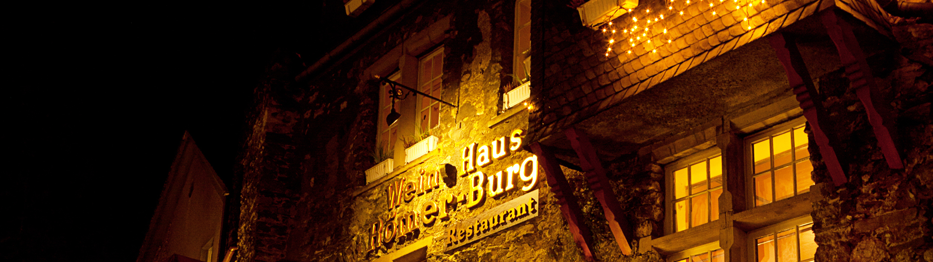 Weinhaus & Restaurant Römerburg bei Nacht
